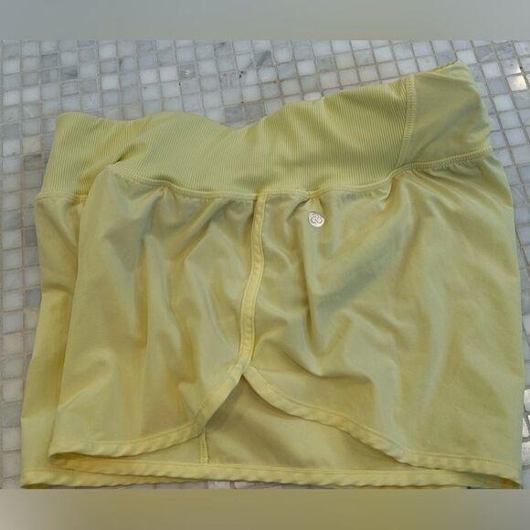 Zella Yellow 3 inch Women’s Athletic Shorts - Picture 5 of 11